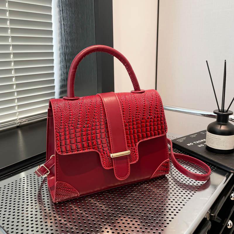 Ladies bag versatile new fashion handbag new fashion shoulder messenger bag 2025 spring small square bag