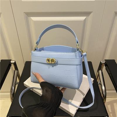 New High-end Textured Shoulder Bag Niche Design Messenger Bag Temperament Versatile Handbag Fashionable Commuter Shoulder Bag