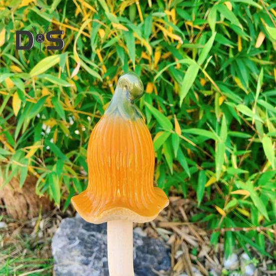 Pflanzeinsatz Keramikpilz, bunt glasierte Pilzdekoration, handbemalte Fliegenpilz-Skulpturen für die Dekoration des Feengartens im Freien