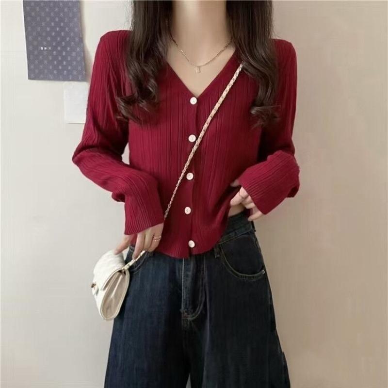A Versatile Short V-neck Long-sleeved Knitted Sweater Top for Spring and Autumn and A Cardigan for Autumn and Winter Paired with A Sweater Coat