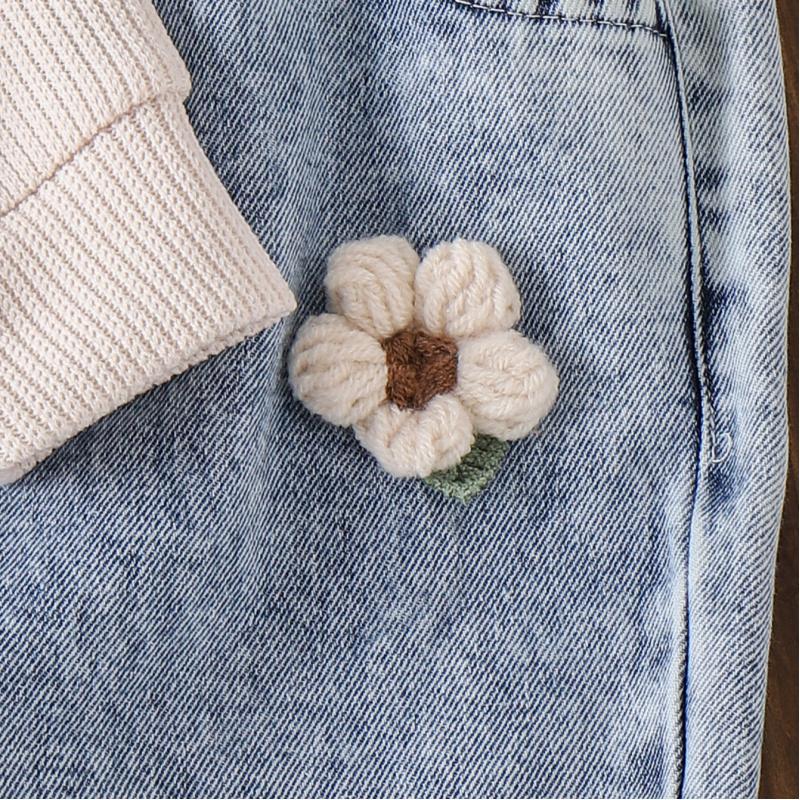 Pullover im Landhausstil mit langen Ärmeln, gestricktes Sweatshirt mit Blumenmuster + gewaschene lange Jeanshose, zweiteiliges Set