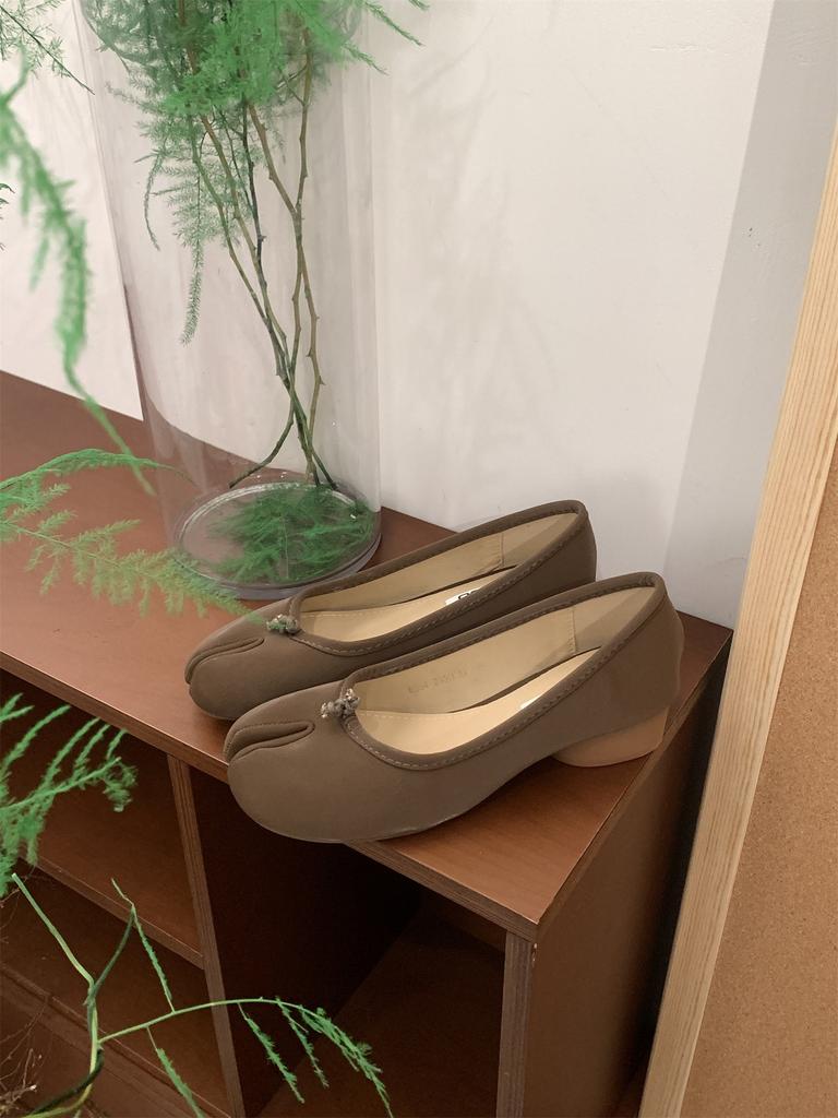 Flat-bottomed Niche Design Pig's Trotters Shoes Women's Shoes 2025 New Spring Sub-toed Pig's Feet Single Shoes Korean Version of Horseshoe Shoes