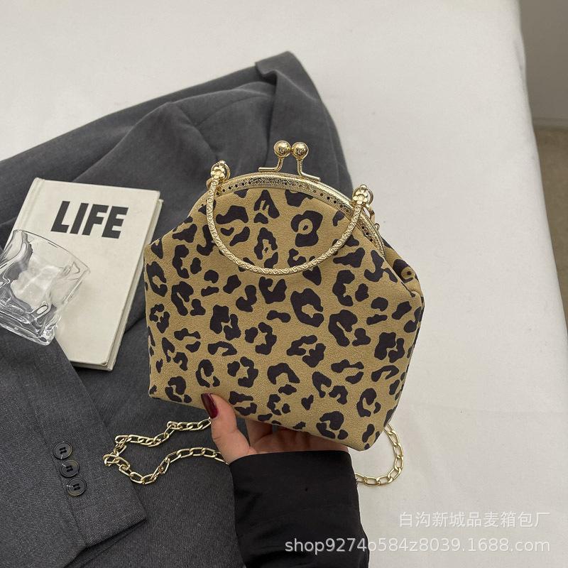 

Mini small bag women s 2025 new brown leopard print shell bag foreign flannel handbag chain clip small bag хаки