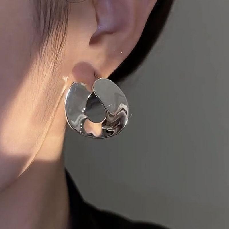 Glossy Geometric U-shaped Ear Buckles Women's Simple Cold Wind Earrings Women's Fashion Personality Temperament Earrings Niche High Sense