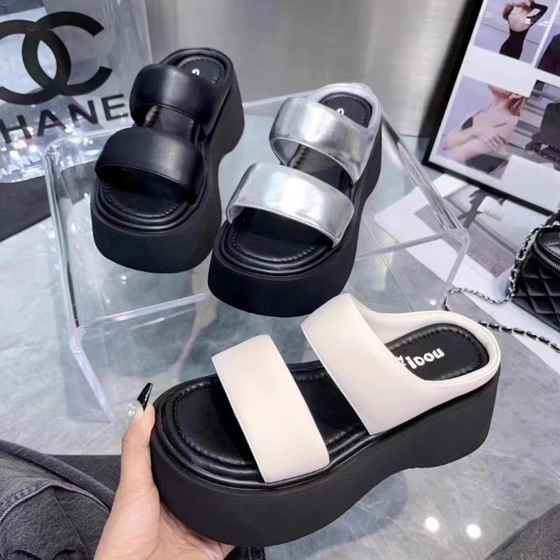 Fashion Platform Slippers for Women in Summer Fashion New Thick Sole Comfortable Sandals Casual High Heels Outdoor Beach Shoes Slippers