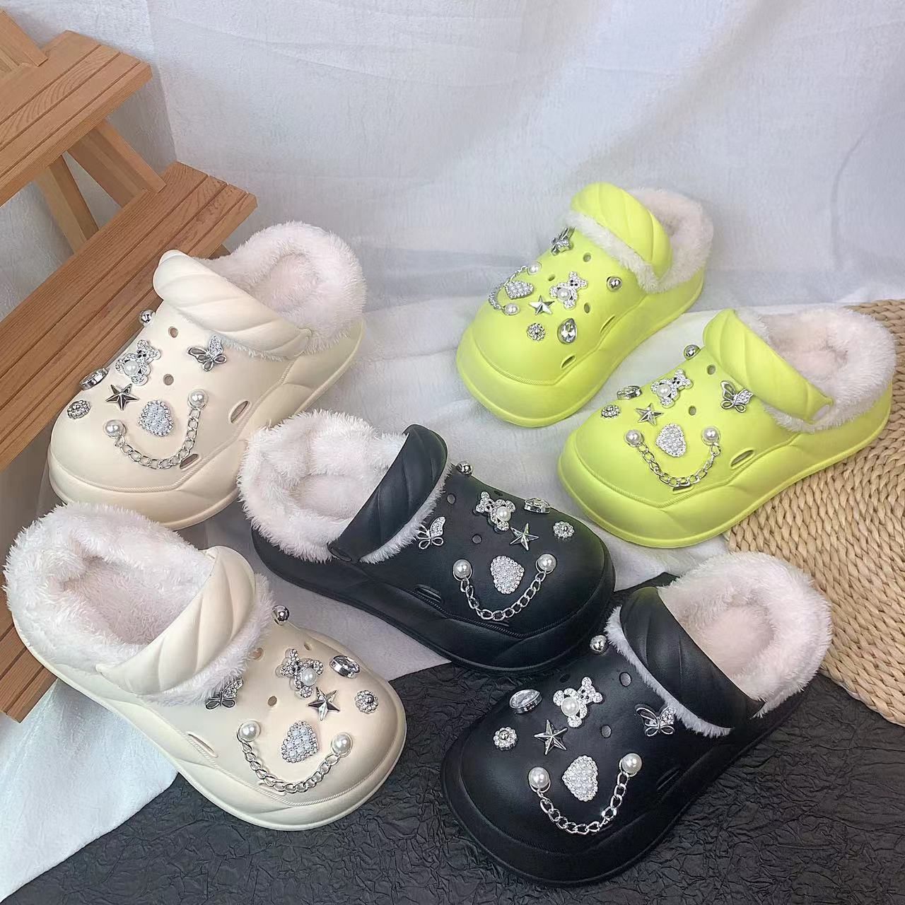 Зимние пушистые дутики на толстой подошве хлопковые серебристый медведь зимняя модная одежда удобные хлопковые дутики 3637 3649₽