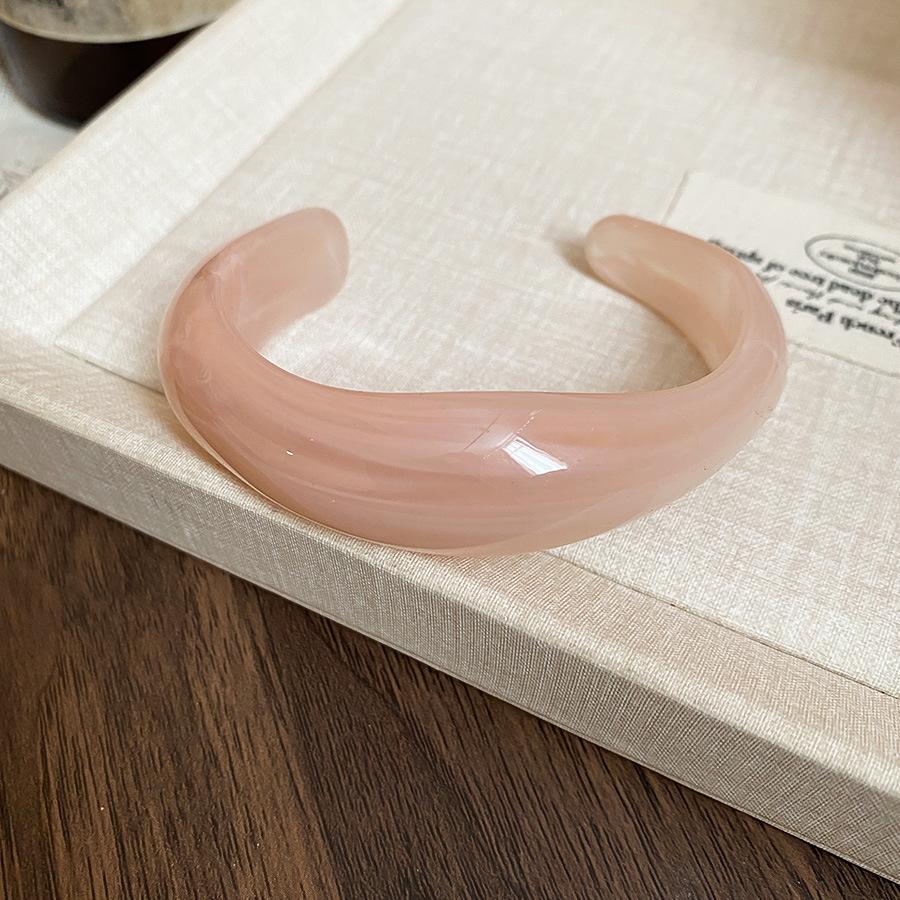 Stylish Acrylic Wide-Face Irregular Bracelet - High-End Design Niche Jewelry