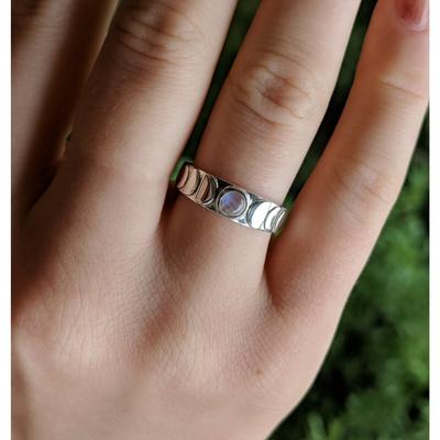 New European and American Styles of Simple Oval Moonstone Rings Retro Womens Hollow Ring Ring Accessories