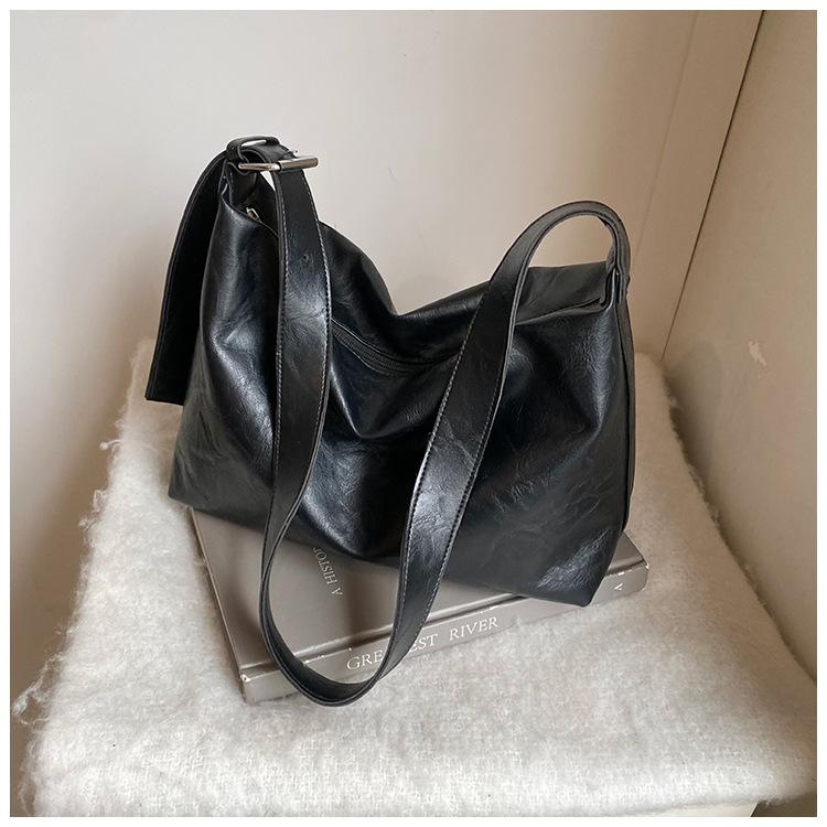 

Сумка женская повседневная новая ретро большой вместимости для поездок на работу большая сумка повседневная на одно плечо мессенджер тоут осень и зима чёрный