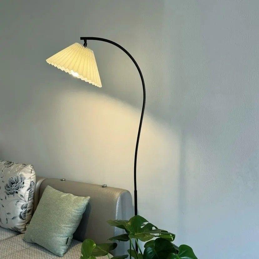 

Мінімалістична японська ретро плісирована торшер для вітальні та спальні 18W Warm Light