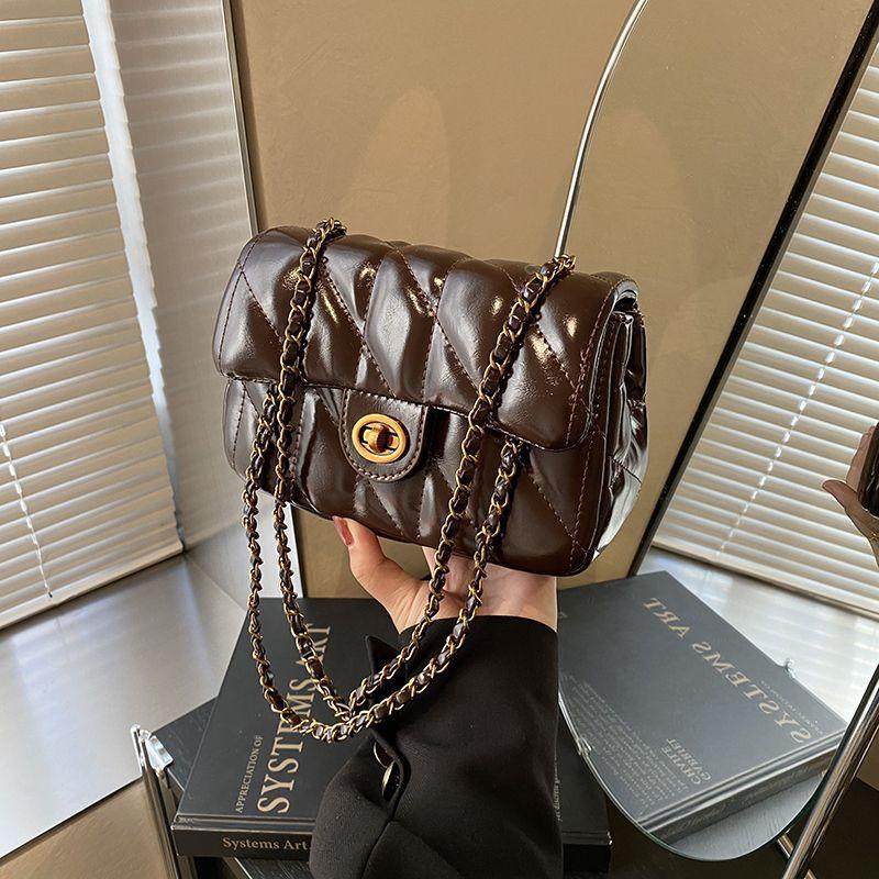 Retro High-end Oil Wax Leather Shoulder Bag 2025 Autumn and Winter New Niche Fashion Small Fragrant Wind Rhombus Messenger Women's Bag