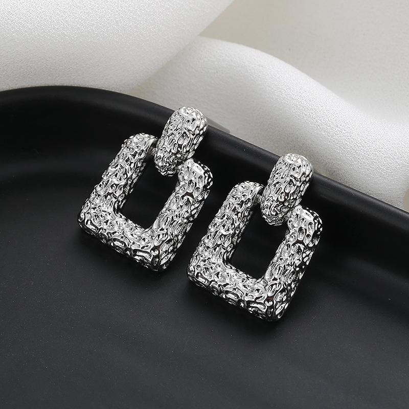 Ins Cold Style High-end Earrings Lesbian Niche Design Heavy Industry Metal Earrings