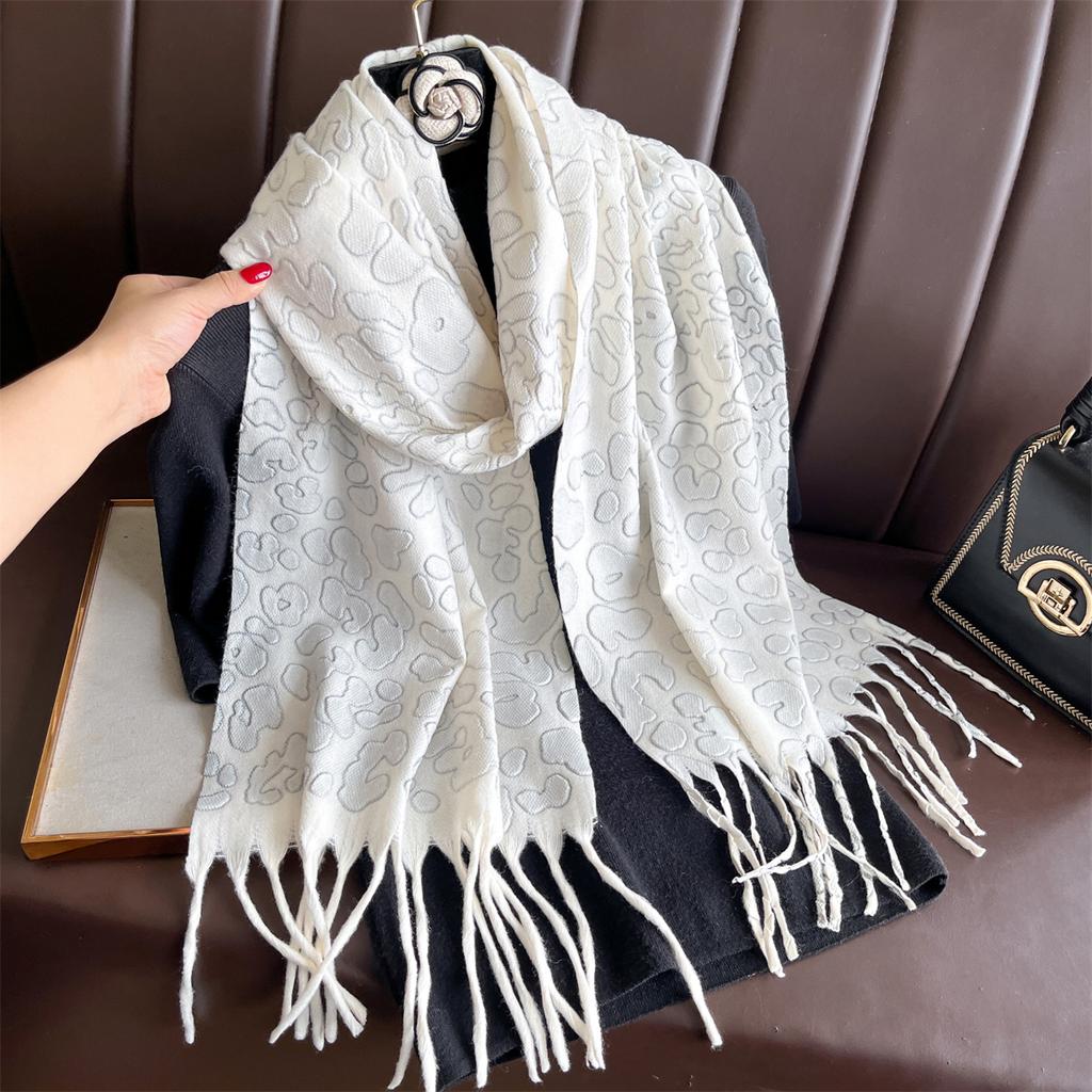 26Color Embossing Luxury Winter Warm Women Scarf Cashmere 30x180cm Shawls Thick Neck Scarves Hijab Wraps Tassls Pashmina