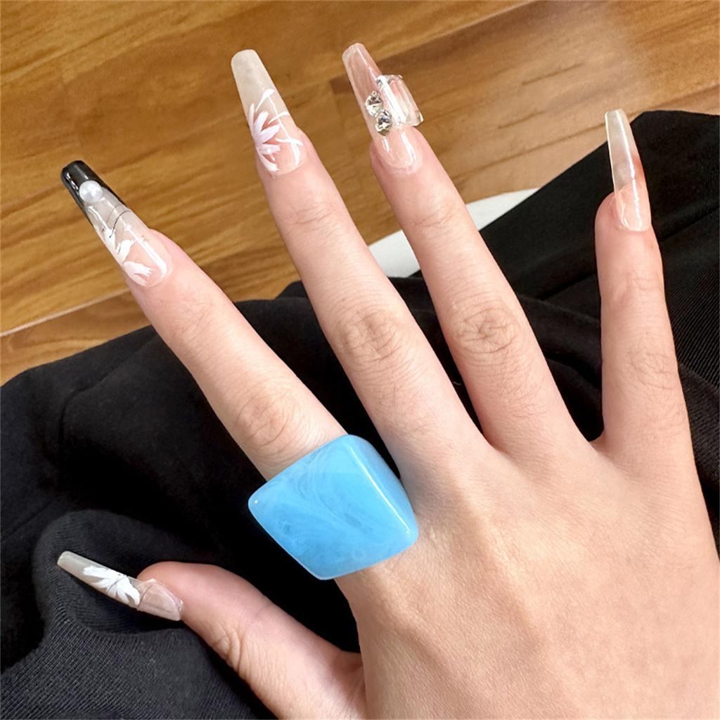Kleurrijke Snoepkleurige Harsringen voor Vrouwen Zoete Acryl Koreaanse Mode Schattige Anillos Mujer Geometrische Onregelmatige Eenvoudige Sieraden