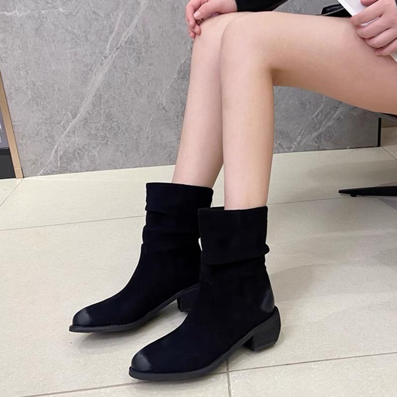 

Модные новые винтажные женские замшевые повседневные ботинки для женщин, ботильоны, короткие, слипоны, на плоской подошве, ретро, универсальные, с мягкой подошвой, женские ботинки 40 чёрный