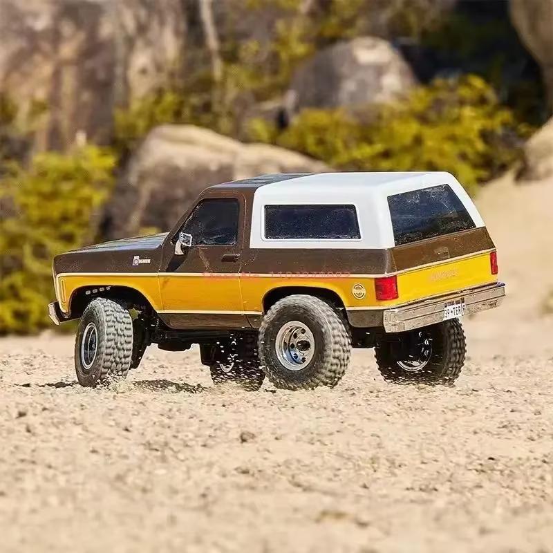 FMS 1/24 Chevrolet K5 Remote Control BLAZER Small Scale 4WD Dual Speed Door Bridge Off Road Vehicle Simulation Model Toy Gift