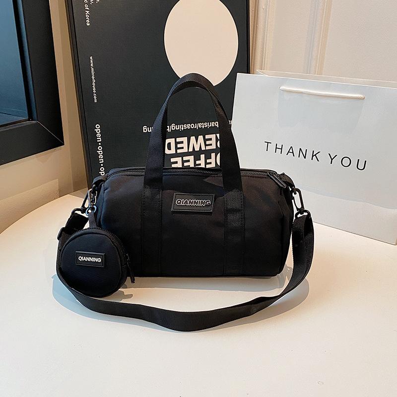 High value bag, women's campus lightweight portable pillow bag, new leisure sports going out messenger bag