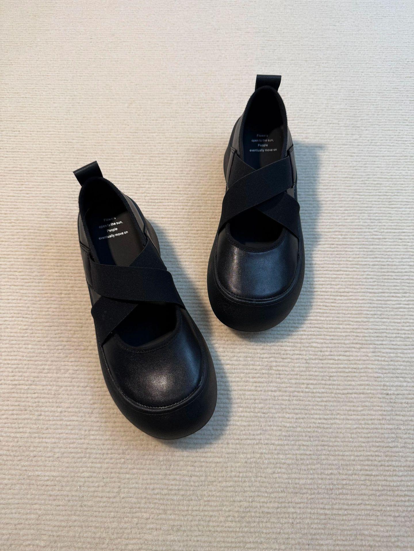 

Синий шкафчик~ Черные маленькие кожаные туфли Мэри Джейн женские туфли 2025 новые на толстой подошве с внутренней платформой круглый носок маленькие одинарные туфли 35 чёрный