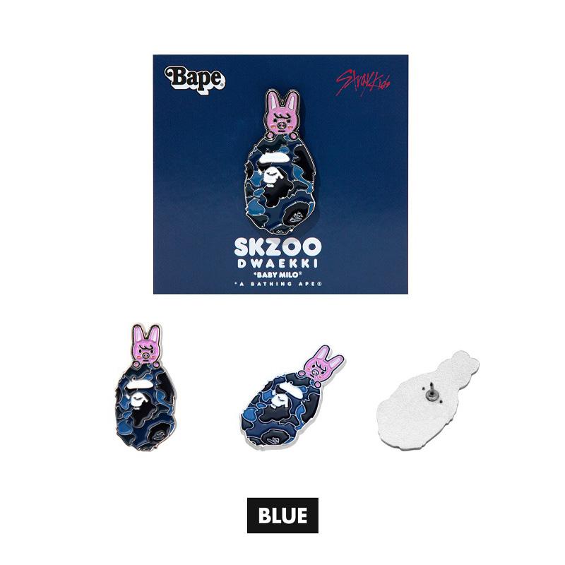 

[ПРЕДЗАКАЗ] STRAY KIDS × BAPE – МЕТАЛЛИЧЕСКИЙ ЗНАЧОК (8 типов) BLUE