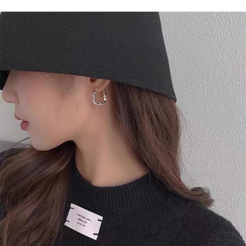 Hot Sale Small Square Hoop Earrings for Women Fashion Simple Metal Round Earring Temperament Exquisite Sexy Jewelry Accessories