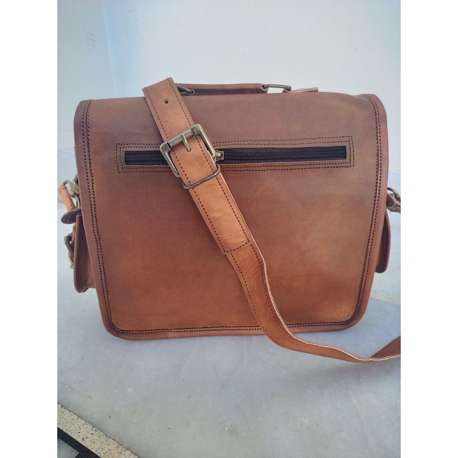 Классическая офисная сумка-мессенджер из натуральной коричневой козьей кожи ручной работы — фото 7