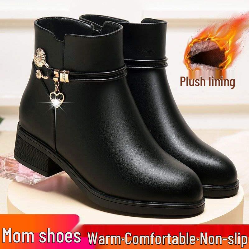 Mom's Soft Leather Cotton Shoes: Cozy Velvet-Lined Winter Boots for Women, Ideal for Middle-Aged and Elderly.