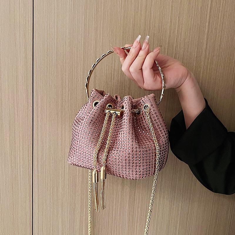 Women's niche temperament messenger bag ersatile diamond chain portable bucket bag ide dinner bag