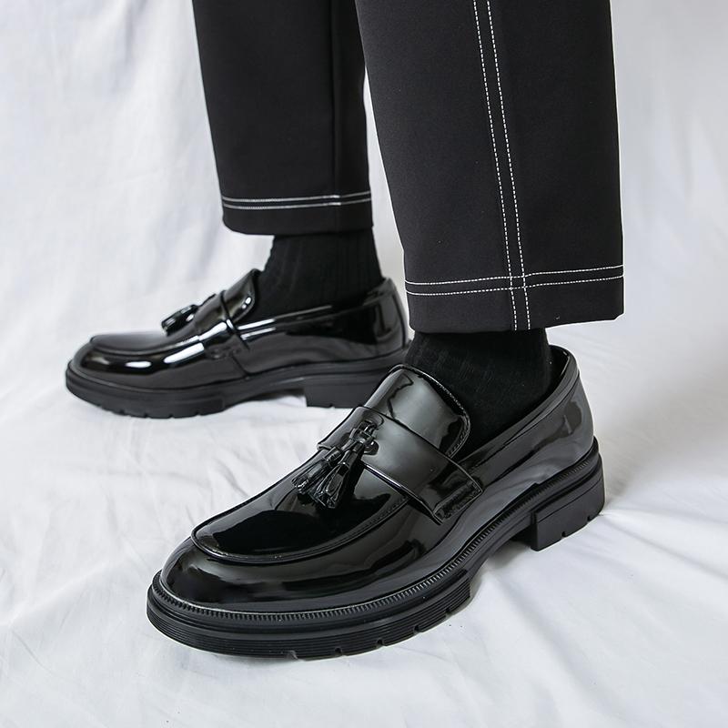 Fashion Fashionable Tassel Leather Shoes for Men High-quality Patent Leather Glossy Loafers Korean Version Pointed Business Office Shoes