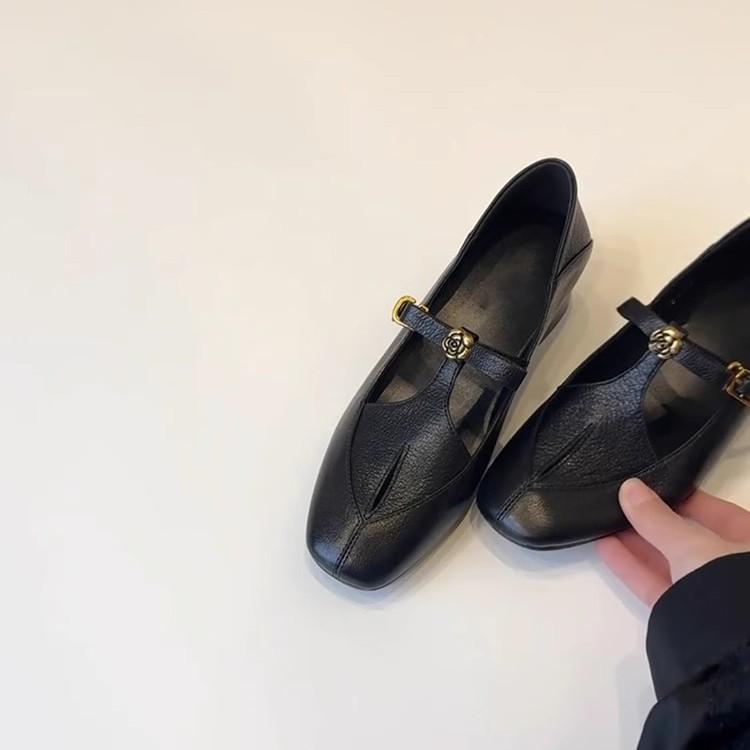 Sheepskin version~ French retro hollow one-word buckle camellia single shoes women's versatile leather thick heel Mary Jane shoes