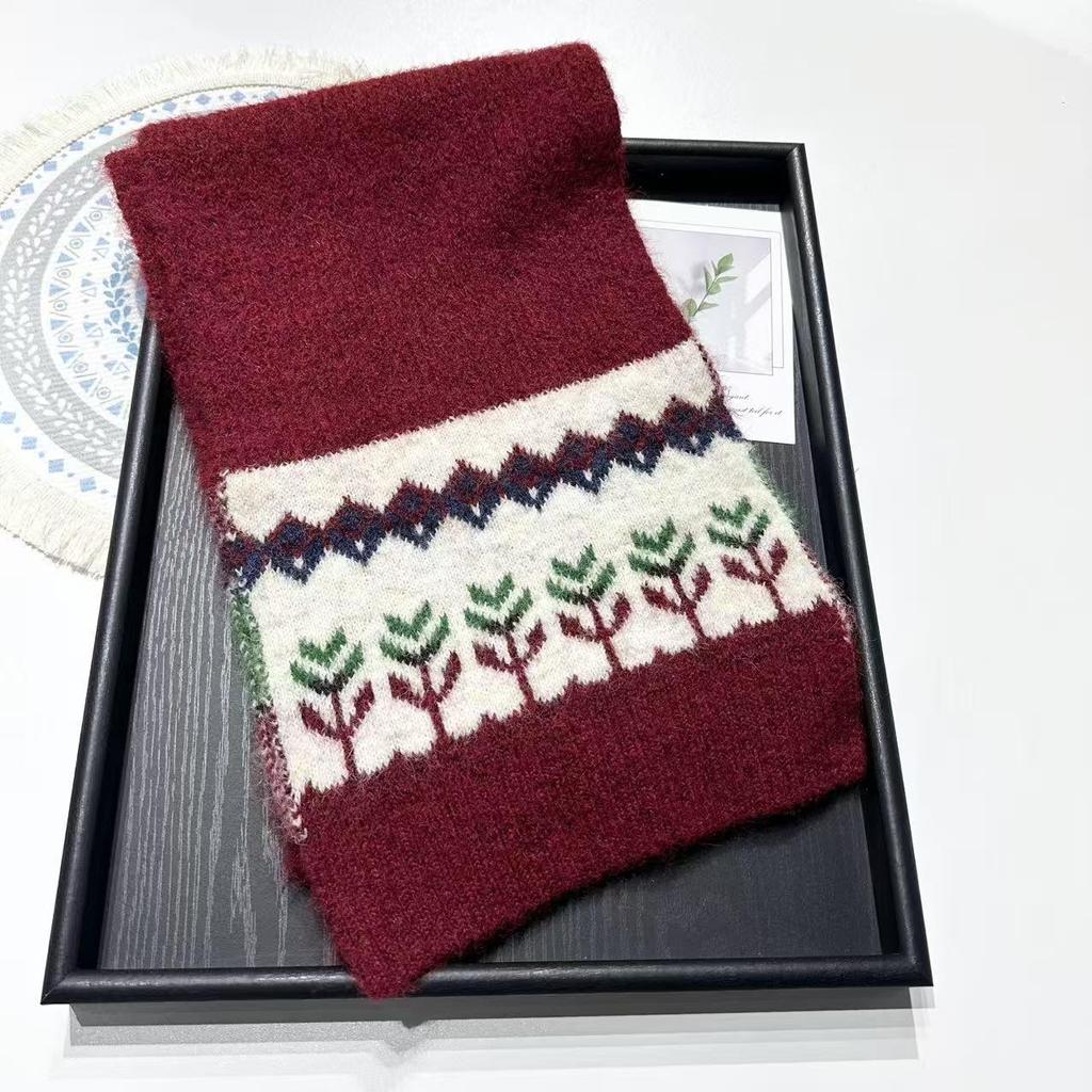 2025 Women's Retro Wool Jacquard Knit Scarf - Cozy, Versatile Winter Neck Warmer with Korean Style for Christmas and Autumn