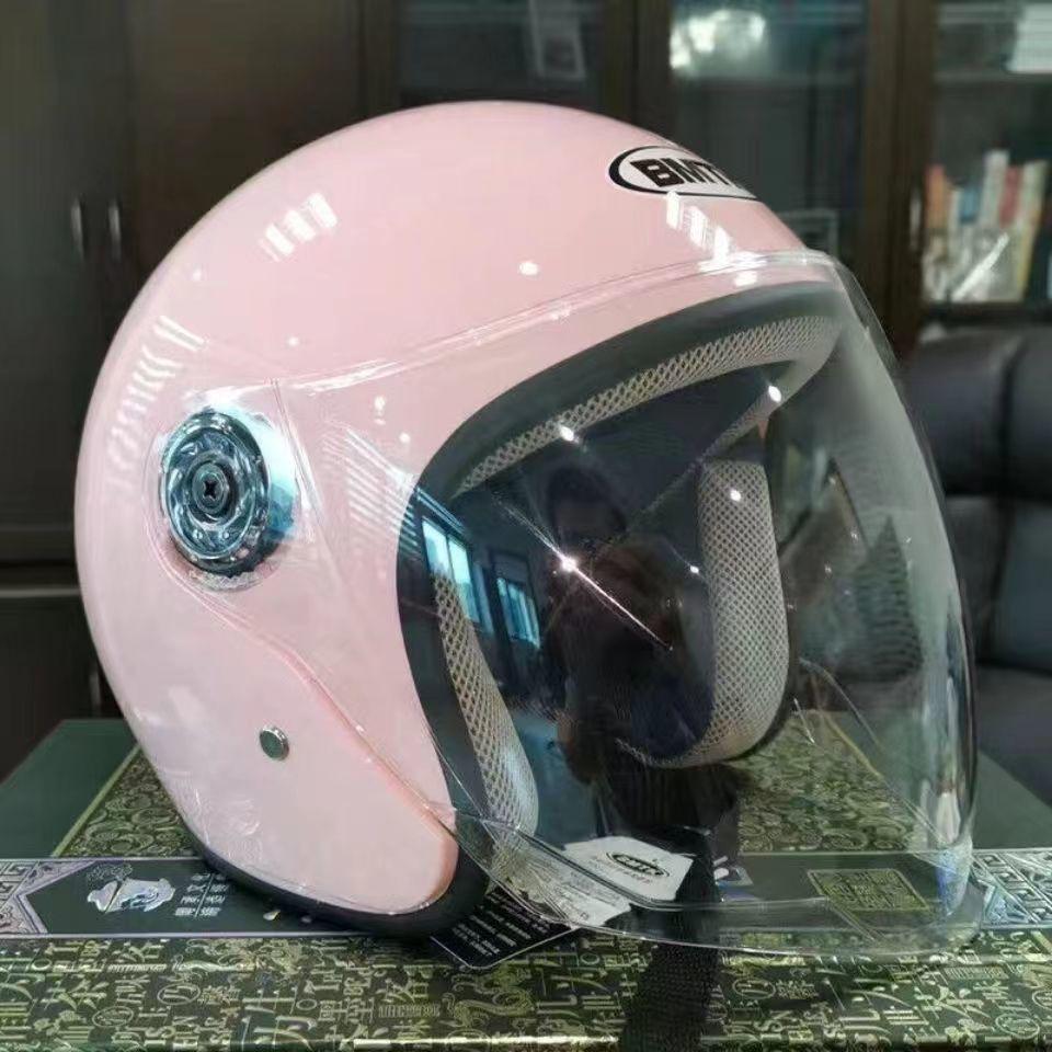 

Universal In-Ear Helmet for All Seasons with Cold Protection