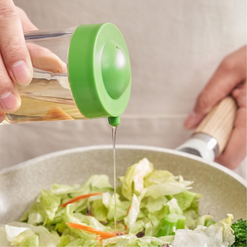 Moisture-Proof Salt Control Shaker - Sealed Plastic Seasoning Jar for Kitchen