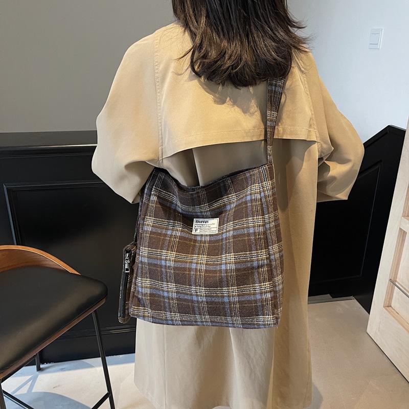Lässige Canvas-Große Tasche Damenmode Breitband-Umhängetasche Herbst und Winter Vielseitige Unterarm-Plaid-Einkaufstasche
