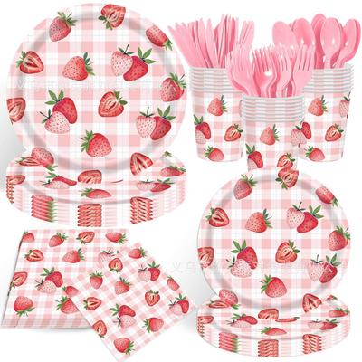 קישוטים למסיבת יום הולדת בנושא תותים, כלי שולחן, כוסות וצלחות נייר חד פעמיות, סט פירות ורוד לבנות