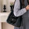 A Retro Soft Leather Large-capacity Adjustable Single-shoulder Tote Bag