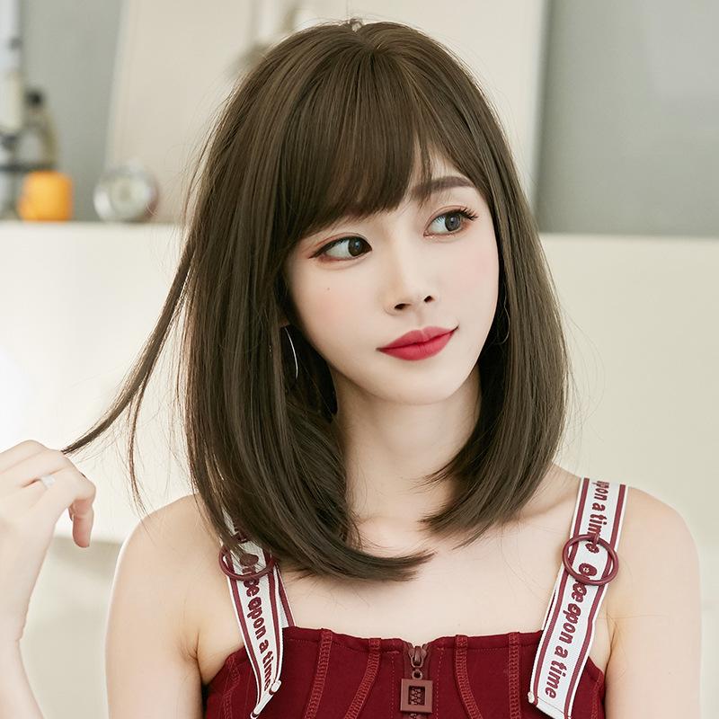 Women’s Medium-Length Shoulder-Length Full Wig with Blunt Bangs Influencer Style Natural-looking Synthetic Wig