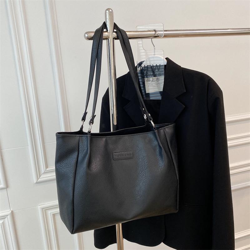 

Trendy fashion tote bag women s summer new student class large capacity versatile shoulder bag чорний