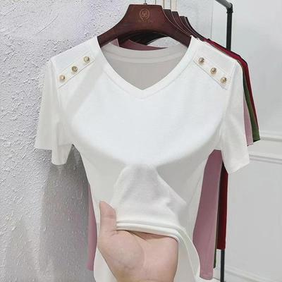 Weißes T-Shirt mit V-Ausschnitt und lockerer Passform für Damen – koreanischer Stil, kurzärmelig, reine Baumwolle, trendig und vielseitig für den Sommer 2024.