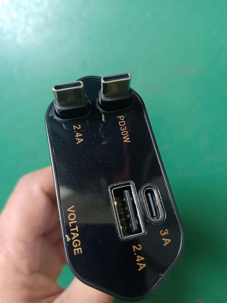120W hliníková slitina do auta s vysouvacím kabelem, super rychlé nabíjení, čtyřvstupní pro zařízení Apple