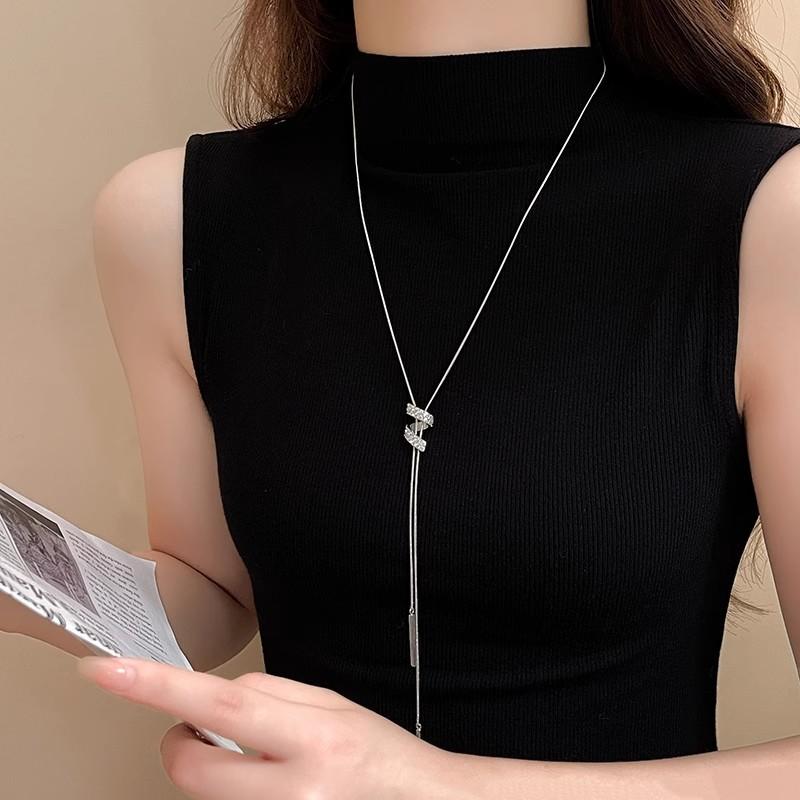 Gold Circle Drop Long Pendant Necklace for Women Elegant Light Luxury Delicate Sweater Chain Accessory