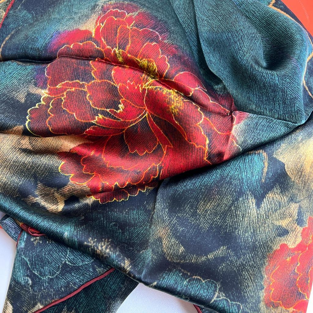 Elegant Chinese Style! Silk Silk Scarf Women'S Winter Flower Group Splendid Mulberry Silk Scarf Versatile Shawl Dual-Purpose