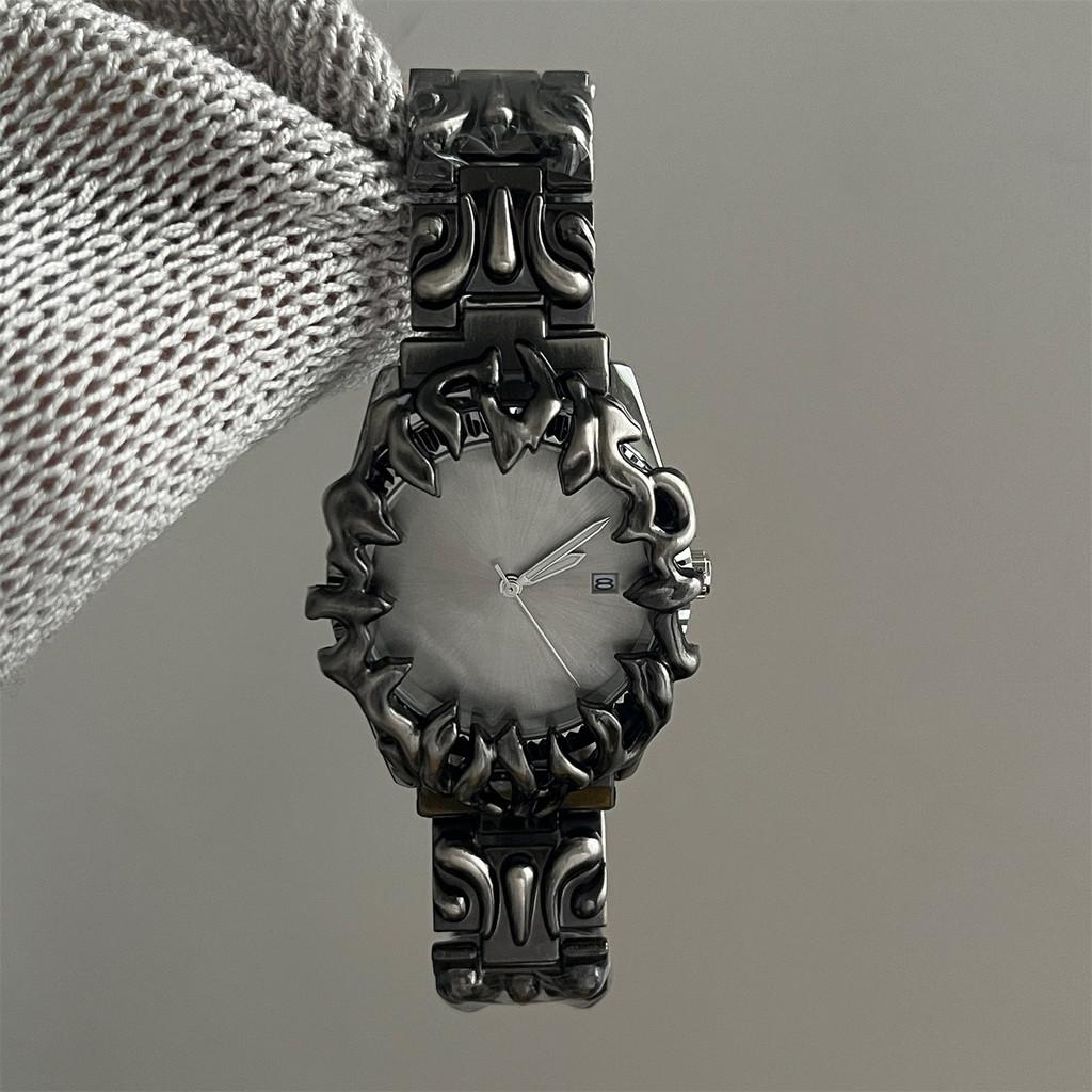 Moderne Gothic-Metalluhr mit Quarzwerk für erwachsene Mode-Enthusiasten