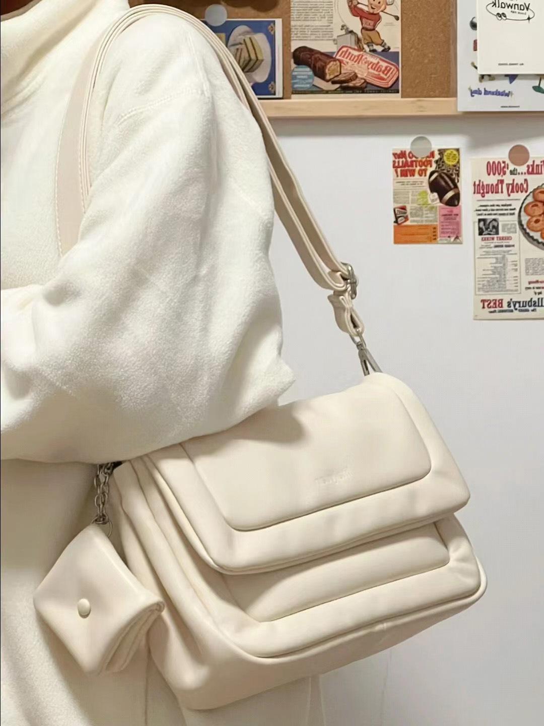 

Bag Women s messenger bag new autumn and winter large-capacity shoulder messenger bag niche pu soft leather underarm cloud bag