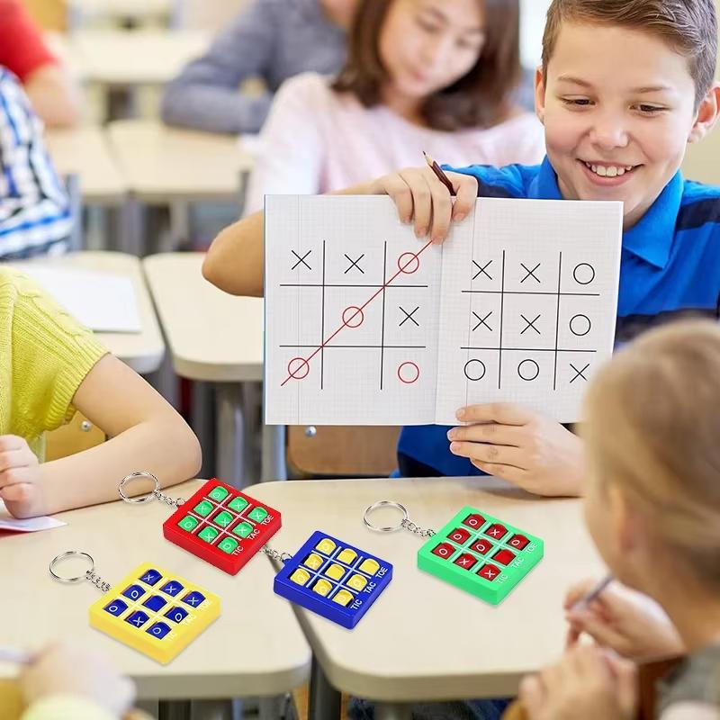 4PCS Keychain Chess OX Game Key Chain Pendant Lightweight Portable Puzzle Game Key Ring for Children Adults