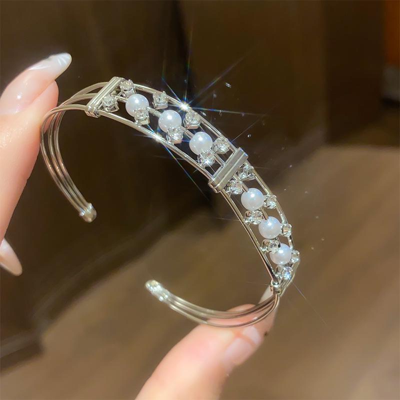 European and American-Inspired Inlaid Diamond Pearl Multi-Layer Open Bangle – Elegant and Versatile Light Luxury Jewelry for Women.