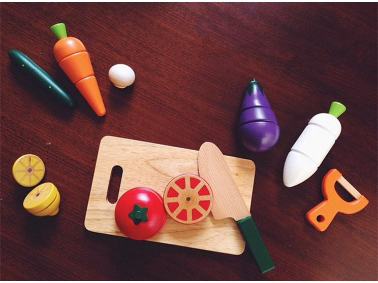 Wooden Magnetic Play Kitchen Set: Cuttable Fruits & Vegetables for Kids Pretend Play