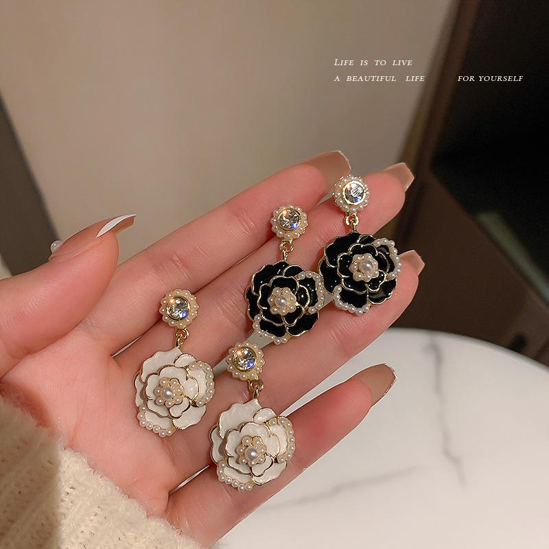 Pearl-set Diamond Drip Oil Camellia Earrings French Retro Niche Versatile Stud Earrings Wholesale
