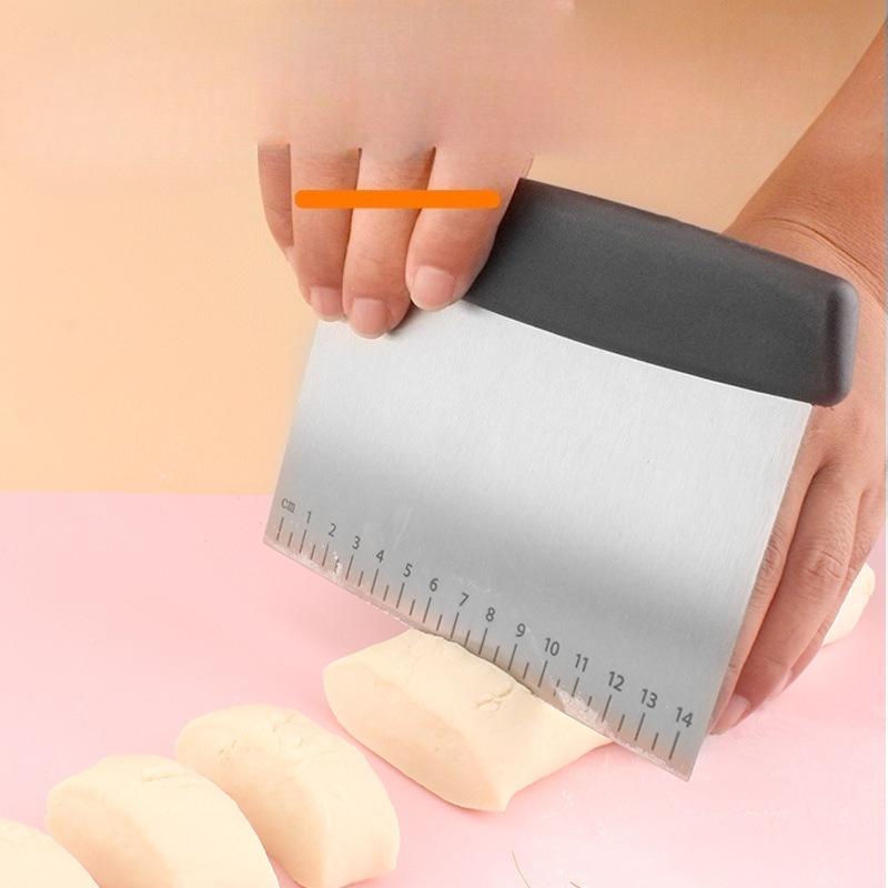 Plastic Handle, Stainless Steel Band with Scale, Cutting Edge Knife Powder Scraper, Multi-functional Baking Flour Cutter