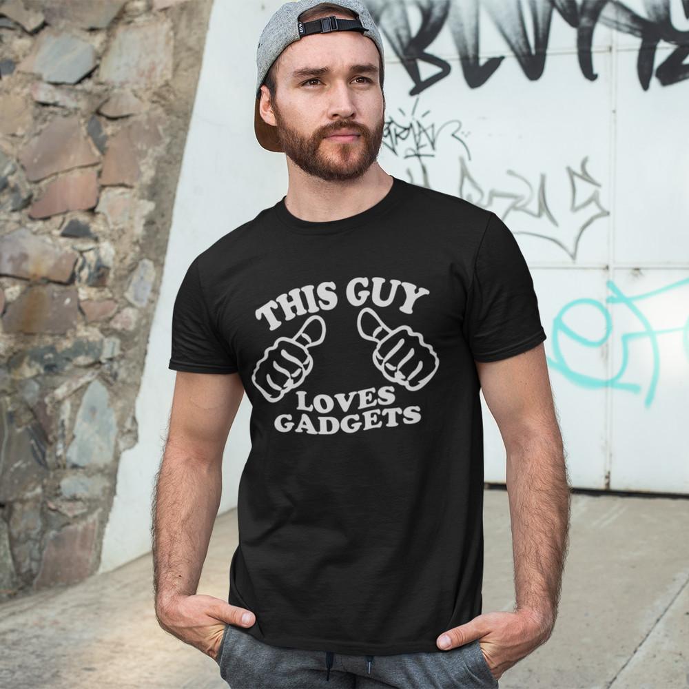 This Guy Loves Gadgets T-Shirt - iphone console xbox ps gamer retro electronics Unisex T-Shirt M