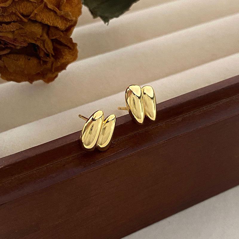 

Две маленькие серьги-каракули Маленькие мини-серьги Милые серьги Новогодний тренд